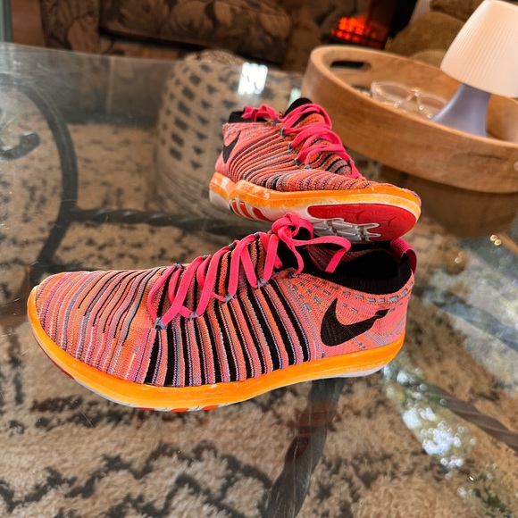 Nike women’s shoes - Picture 1 of 5